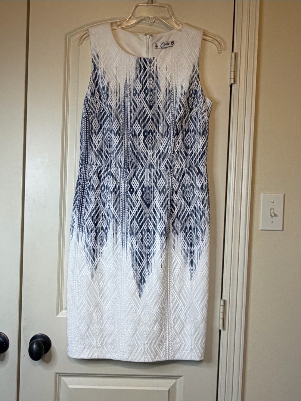 Chetta B Sleeveless White and Navy Patterned Shift Dress Size 8